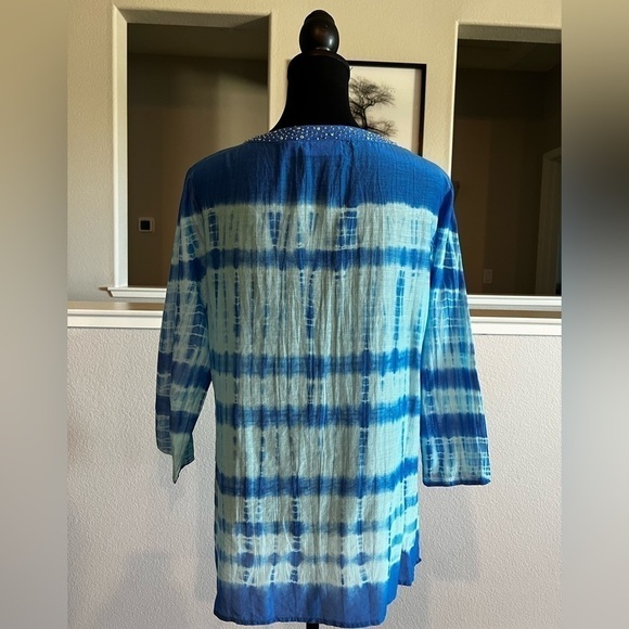 Chico’s Adorable Tie Dye Tunic with Embellishments- Size 1 (Medium) - Picture 3 of 6